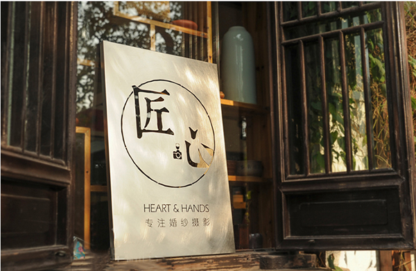 四川门头LOGO黄钛字制作安装
